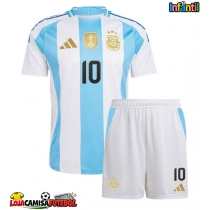 Camisa de Futebol Argentina Lionel Messi #10 Equipamento Principal Infantil Copa America 2024 Manga Curta (+ Calças curtas)